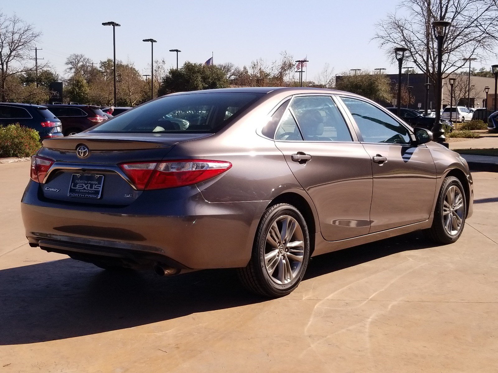 Pre-Owned 2016 Toyota Camry SE
